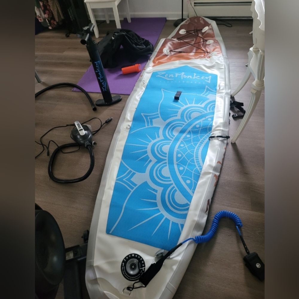 Inflatable paddle board with electric pump